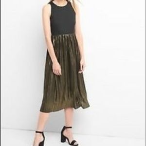 Black & Gold Pleated Midi Dress